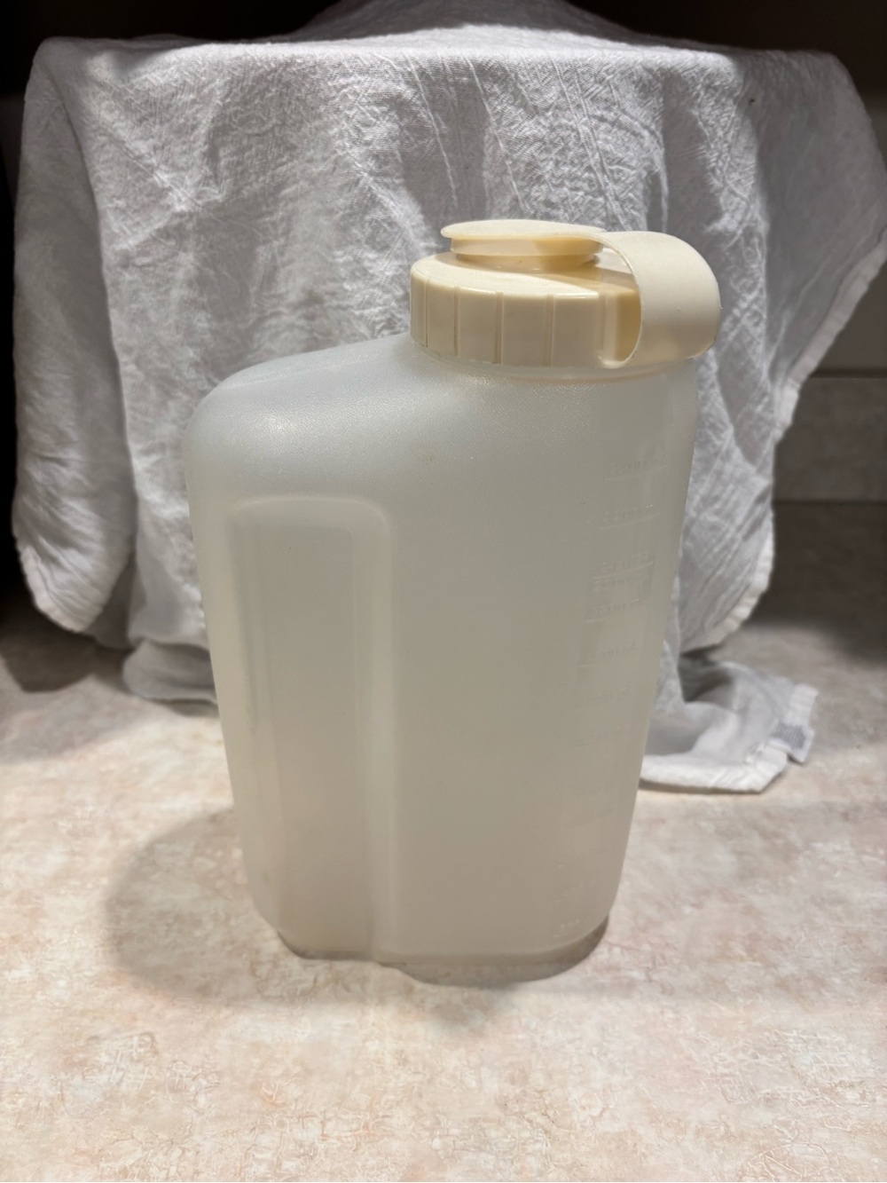 Rubbermaid Servin Saver 2.75 QT Bottle Pitcher